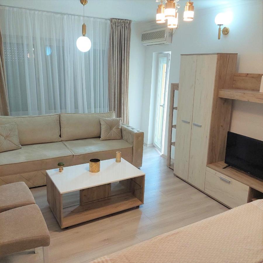 City Lux Square Apartments Skopje Buitenkant foto