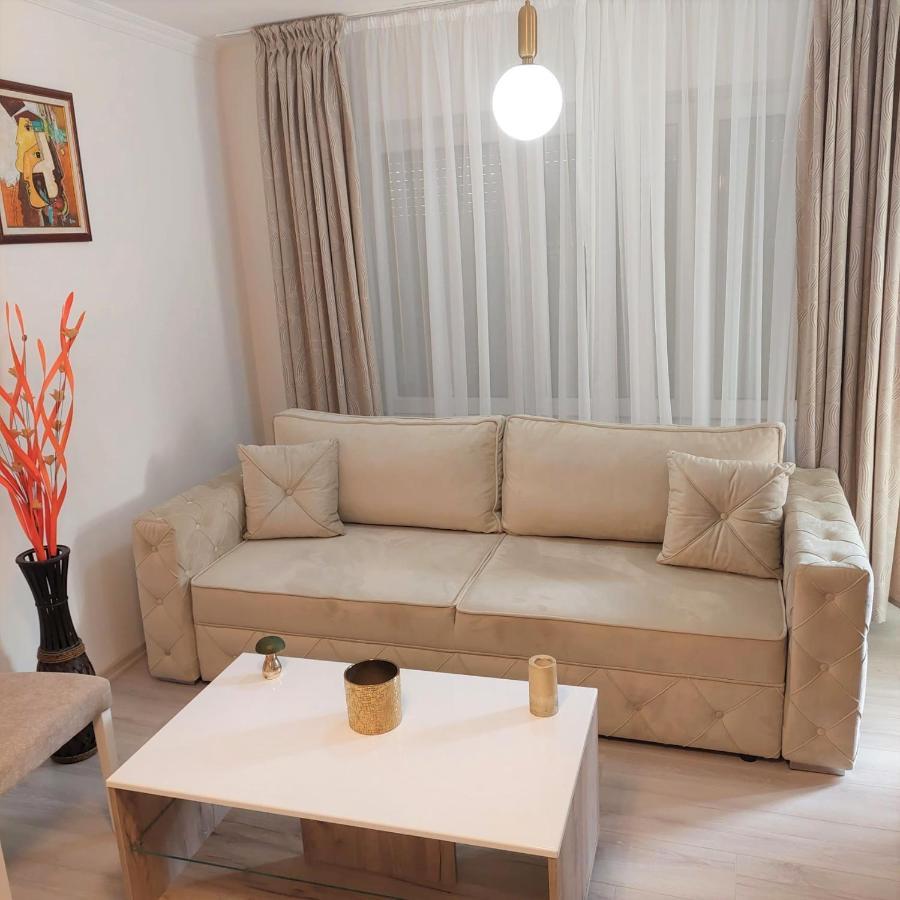 City Lux Square Apartments Skopje Buitenkant foto