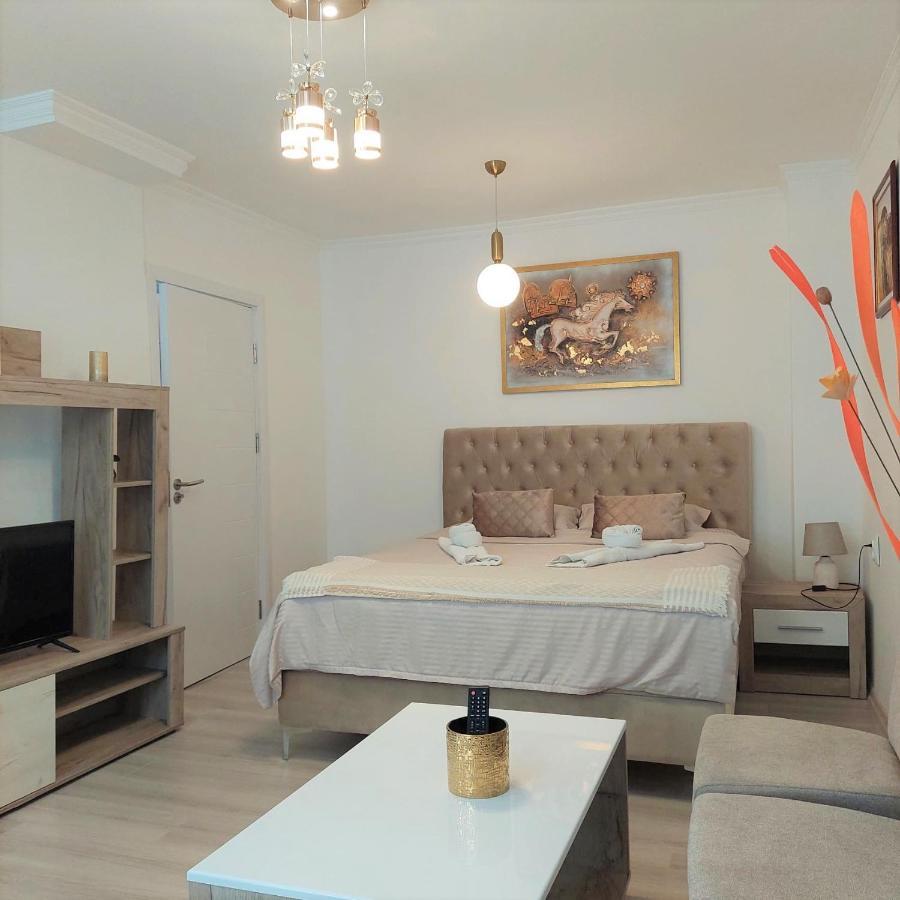City Lux Square Apartments Skopje Buitenkant foto