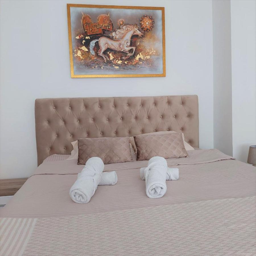 City Lux Square Apartments Skopje Buitenkant foto