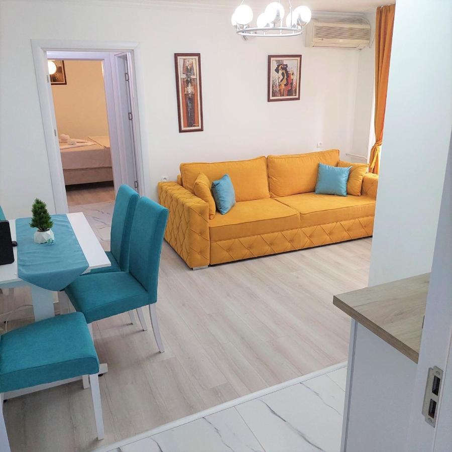 City Lux Square Apartments Skopje Buitenkant foto