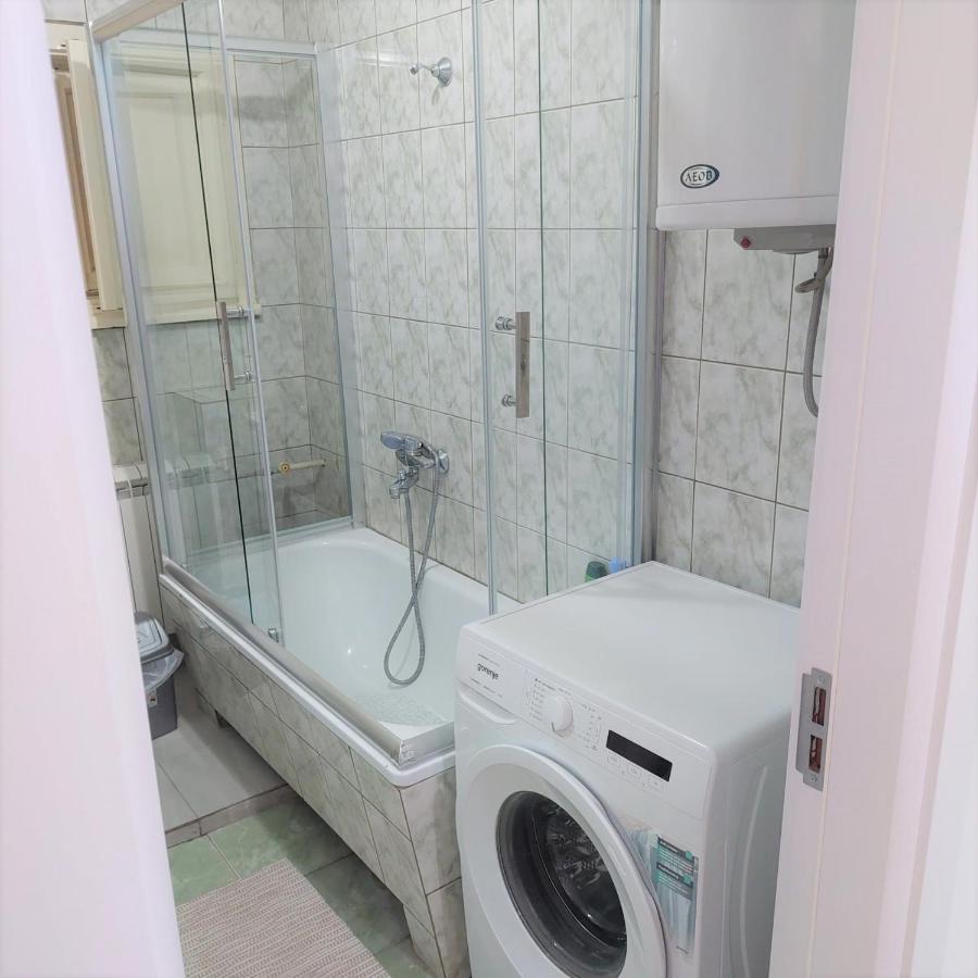 City Lux Square Apartments Skopje Buitenkant foto
