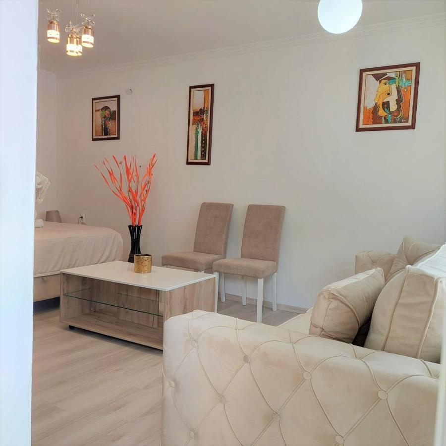 City Lux Square Apartments Skopje Buitenkant foto