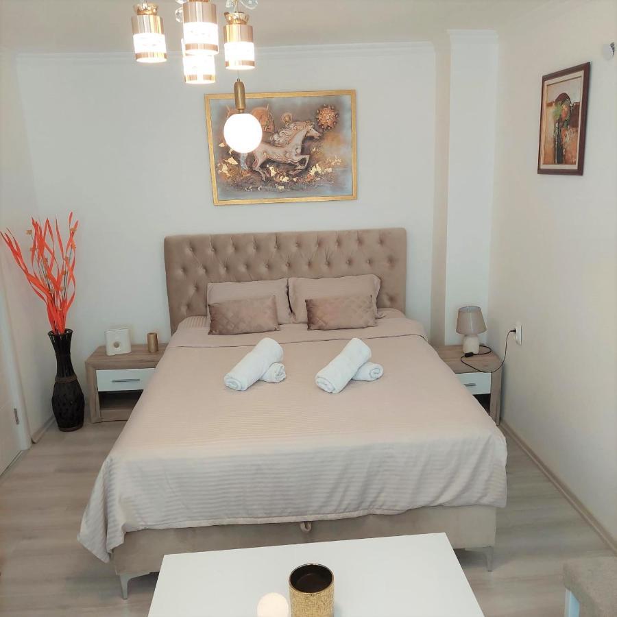 City Lux Square Apartments Skopje Buitenkant foto