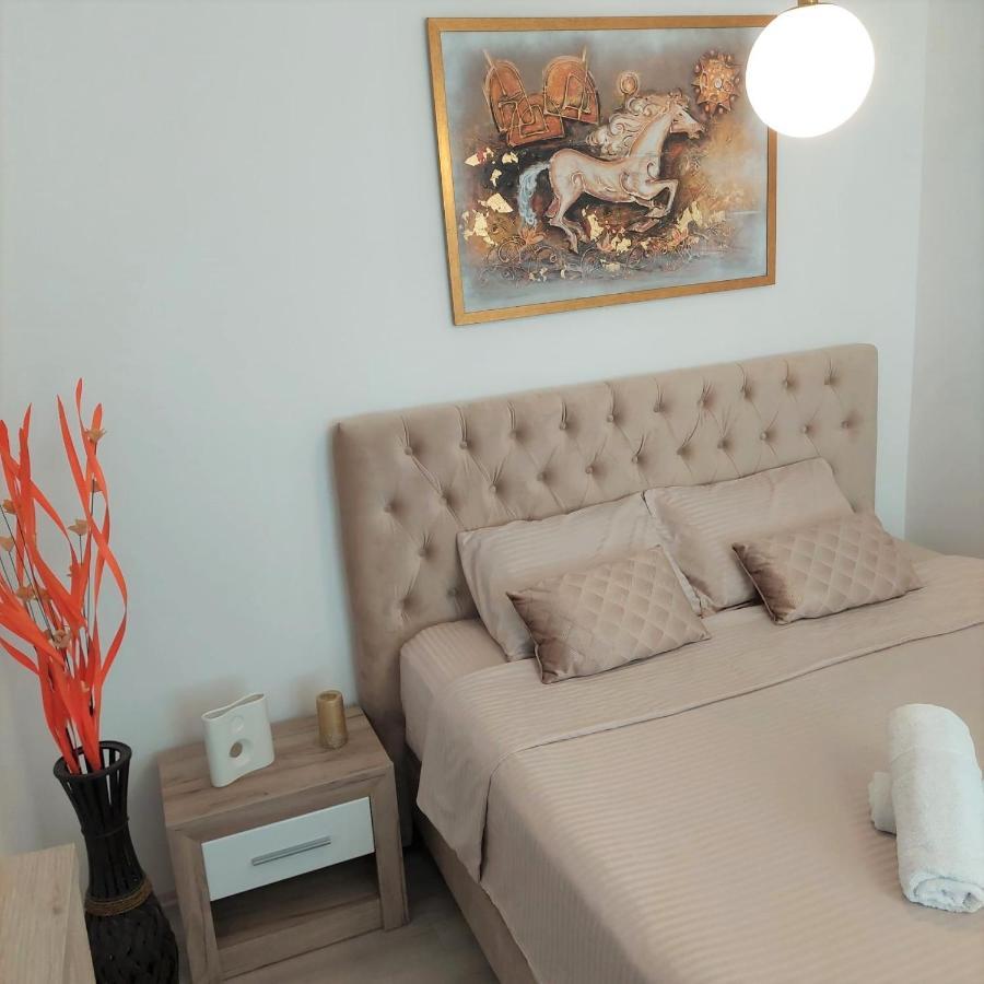 City Lux Square Apartments Skopje Buitenkant foto